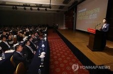 제이디닷컴 소개하는 류창둥 징둥그룹 회장
