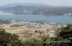  1천300년된 마을을 두 동강 낼수 없습니다