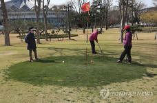봄 햇살 아래 파크골프 즐겨요