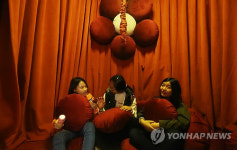 포근한 자궁 속에서 생명의 소중함 느끼기