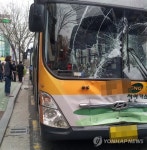 울산 정류장서 버스 3중 추돌…20여명 경상