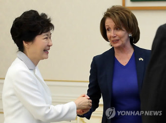朴대통령, 첫 여성 美하원의장 출신 낸시 펠로시 접견