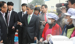 솥단지 급식 학교 찾은 경남교육감