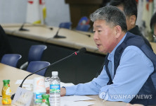 개회사 하는 유영철 한국노총 중앙연구원장