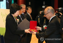 국민훈장 동백장에 故마가렛 제인 에드먼즈