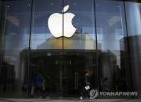 구글,아이폰용 안드로이드웨어 개발중…애플 허용할까