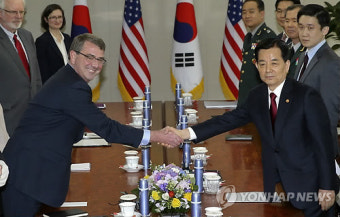 한-미 국방장관 회담 악수