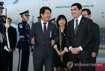 입국한 베르디무하메도프 투르크메니스탄 대통령