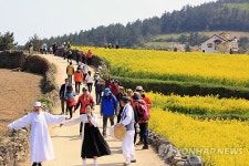 느림은 행복…완도 청산도 슬로걷기 축제 성황