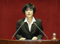 질의하는 김영주 의원