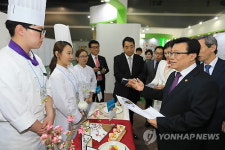 우영외식산업 | 이동필 장관, 국제외식산업식자재박람회 방문