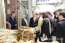 영주공설시장 방문한 한정화 중기청장