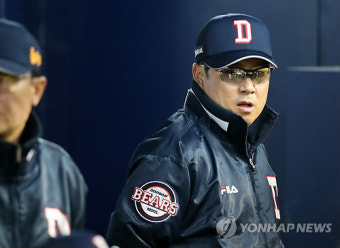 경기 지켜보는 김경문 감독