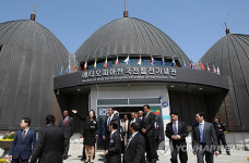참전기념관 둘러보는 에티오피아 대통령