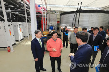 이동필 장관 첨단 ICT 융복합 농장 현장 점검