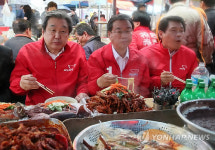 모란시장서 국수먹는 김무성