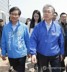 마니산친환경영농조합 방문한 문재인 신동근