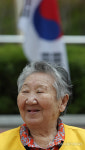 미소 짓는 길원옥 할머니