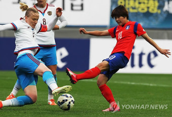 지소연, 영국 여자축구 '올해의 팀' 미드필더로 뽑혀