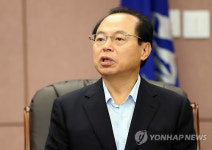 새누리 오거돈 전 장관 영입 검토에 야당 '발끈'