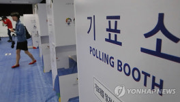 투표하는 관악구 주민들