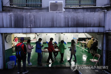 종료 1시간 전, 이어지는 투표 행렬