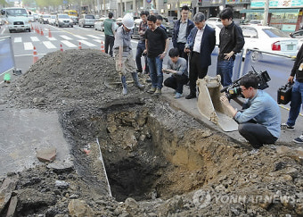 서울 강남 포스코사거리 인근서 싱크홀