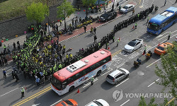 오전까지 이어진 대치