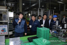 윤상직 장관, 뿌리산업 스마트공장 현장방문