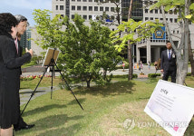 법원 앞 시화전