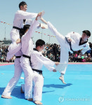 해군 장병의 태권도 시범