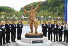  고향에 세워진 6.25 영웅 연제근상사 동상