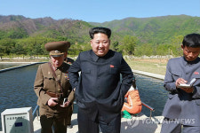 잠수함 미사일 참관 김정은, 군사 보급시설도 시찰
