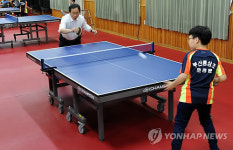 초등학생과 탁구대결 김석준 부산시교육감
