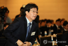 유승민, 기업구조조정정책 세미나 참석