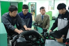 장애인 3천명 차량 무료정비한 폴리텍大 김관권 교수