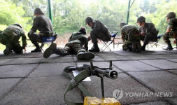 예비군 사격훈련..현역조교 1대1 배치