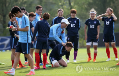 웃음꽃 핀 연습장