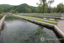 양어장 현지지도하는 김정은