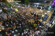 금남로서 5·18 35주년 전야제…님~행진곡 울려퍼져