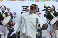 하회탈과 외국탈이 만나… 넌버벌 공연 제작