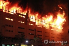경기 김포 물류창고서 불…진화 중