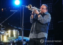 아르투로 산도발의 멋진 트럼펫 연주