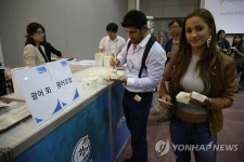 세계 수산양식인 쫄깃쫄깃한 제주광어 맛 최고