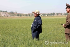 군부대 산하 종자연구농장 찾은 김정은