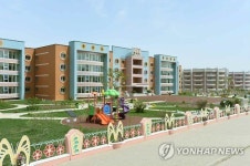 완공된 북한 원산 고아원의 모습