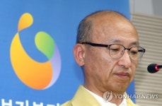 문형표 장관, 굳은 표정