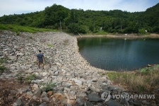 점점 줄어드는 저수지