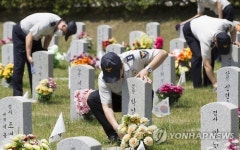 현충일 앞두고 묘역 단장