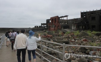'조선인 강제 노동의 현장' 군함도의 관광객